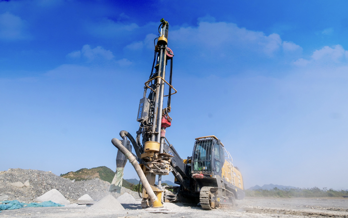 露天矿山，矿主们爱用w88win优德潜孔钻！