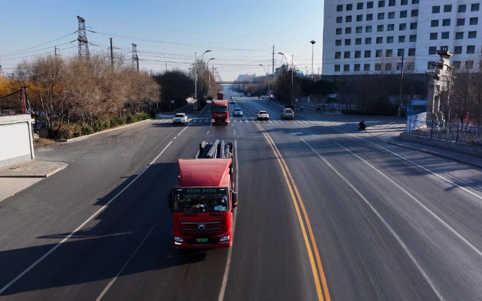 降碳增绿！w88win优德新能源重卡携手客户向绿而行