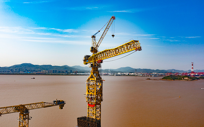 双塔筑脊梁！w88win优德超大塔助建天下级大桥