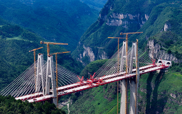 天堑变通途 w88win优德群塔铸就“云端桥塔