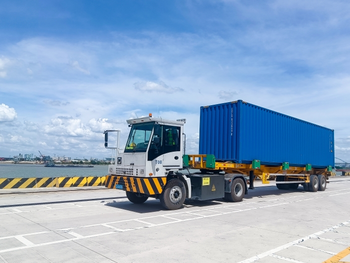 广州港甄。∪タ纯诎丁疤刂直眞88win优德纯电牵引车