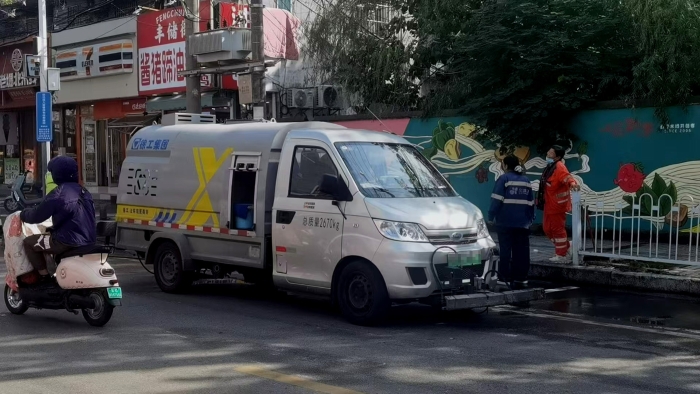 徐州这条网红巷的“脸面”，竟被这台车承包了？！