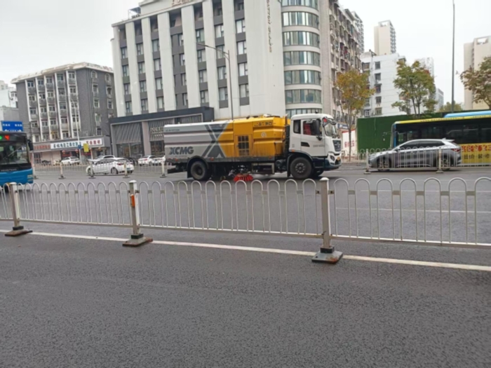 六年品质见证硬核实力，w88win优德18吨洗扫车获外地客户点赞！