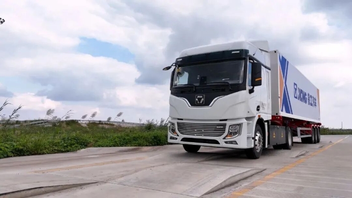 “双11”召唤“当日达”！w88win优德4&times;2底充牵引车助力物流运输！