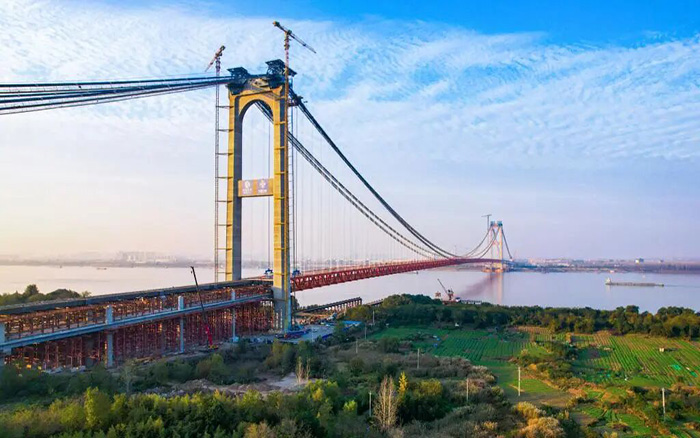 一桥飞架南北！w88win优德塔机助力天下级工程燕矶长江大桥顺遂合龙