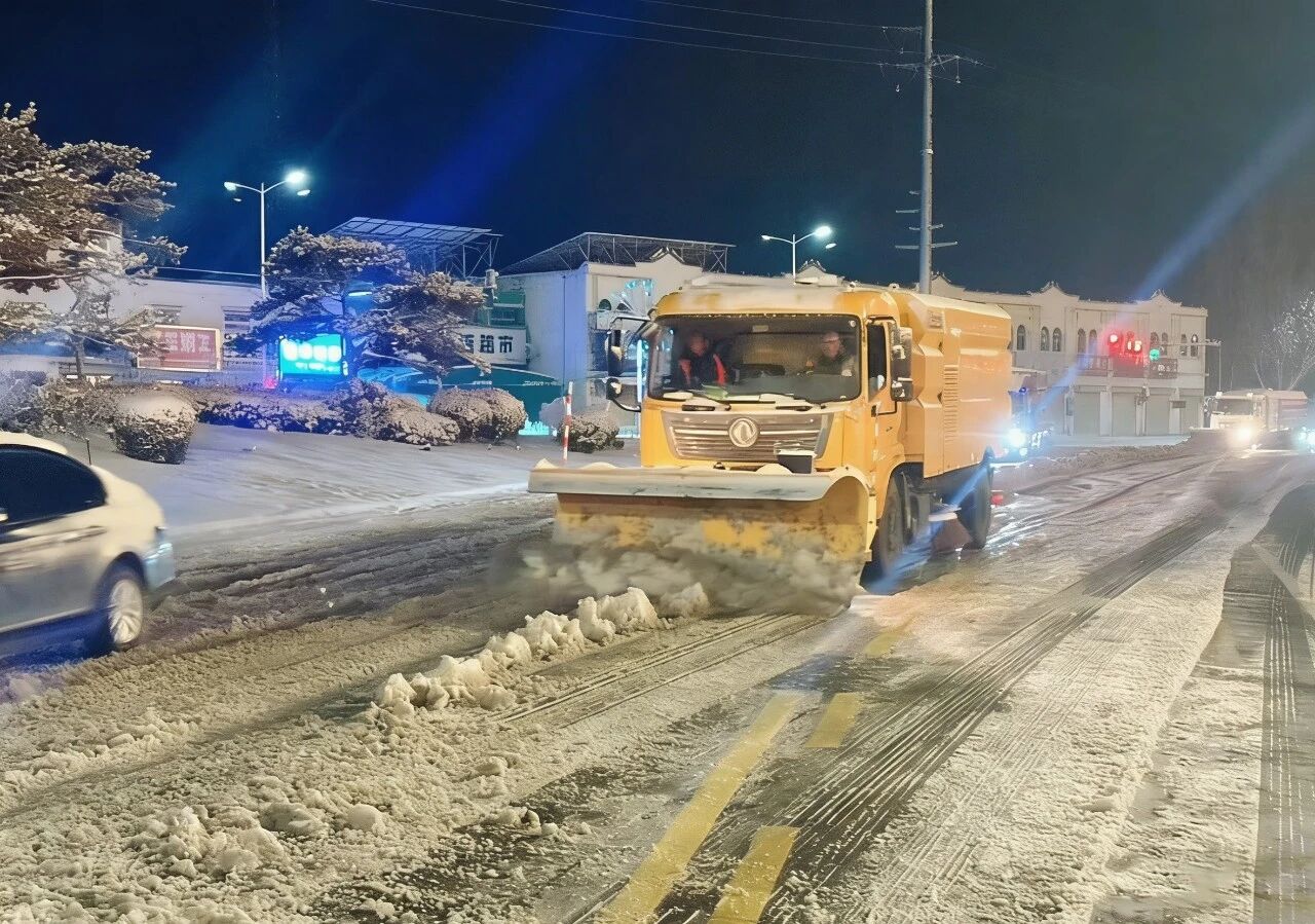 18小时连轴转！w88win优德除雪装备硬核出击保通畅