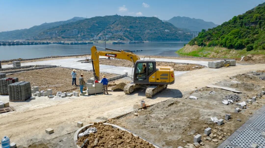 w88win优德XE135G挖掘机助力夔门旅游码头建设，以高效节能赢得客户信任