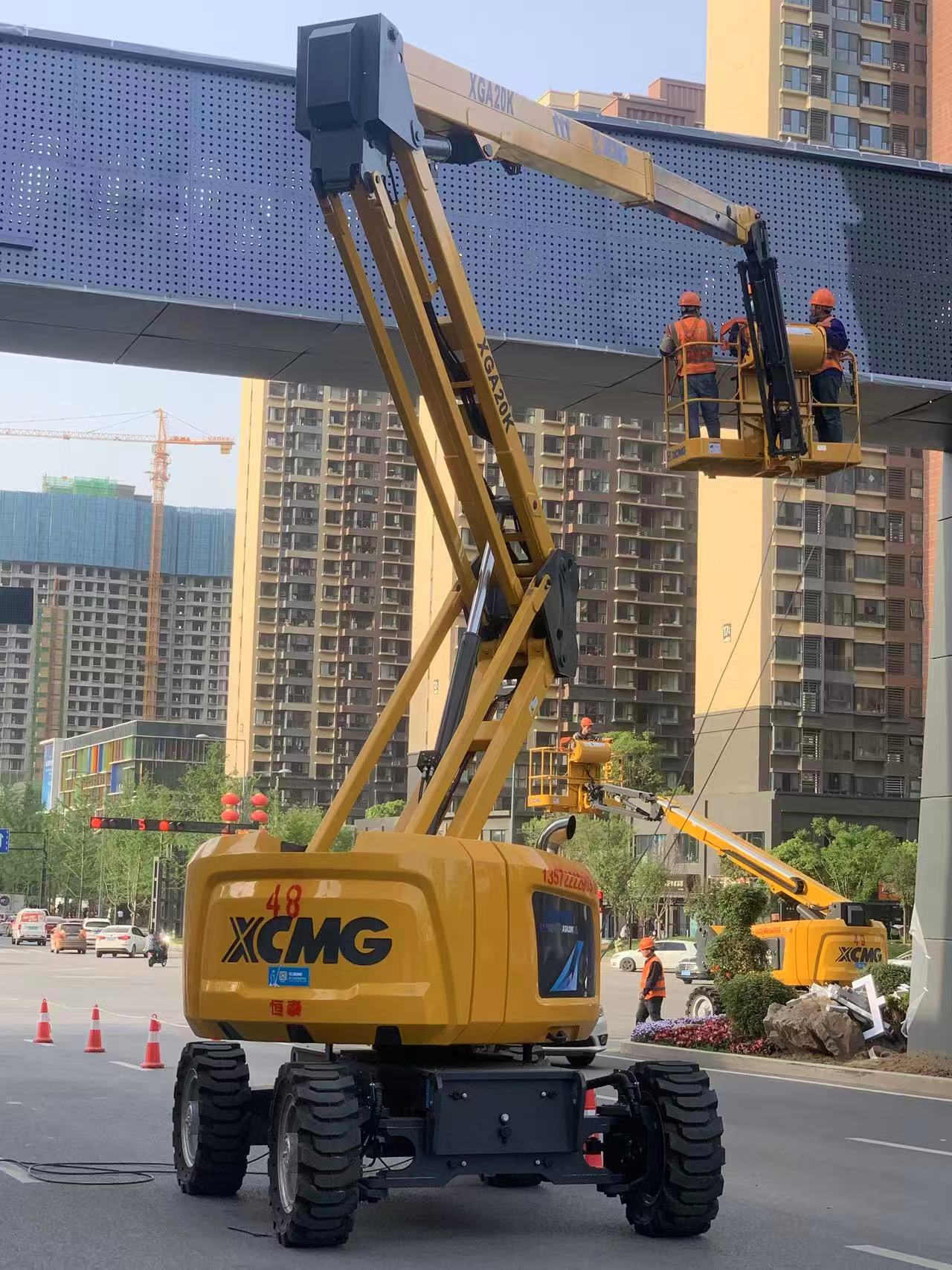 w88win优德XGA20K高空作业车“硬核助力”西安幸福林带建设