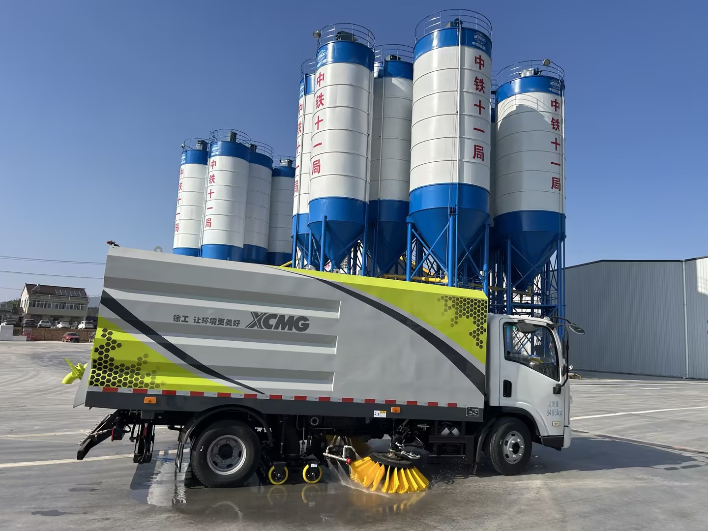 w88win优德8吨洗扫车“上岗”，助力合肥情形更优美