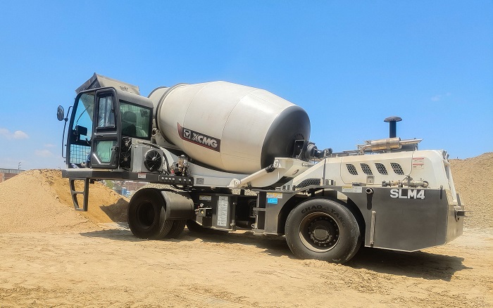 “绿能先锋”抵达秘鲁！首台SLM4自上料搅拌车闪灼南美！
