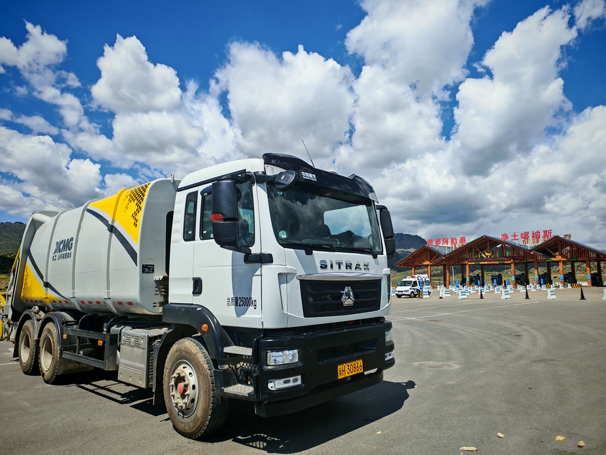 w88win优德后装压缩车在新疆 | 垃圾转运就用TA