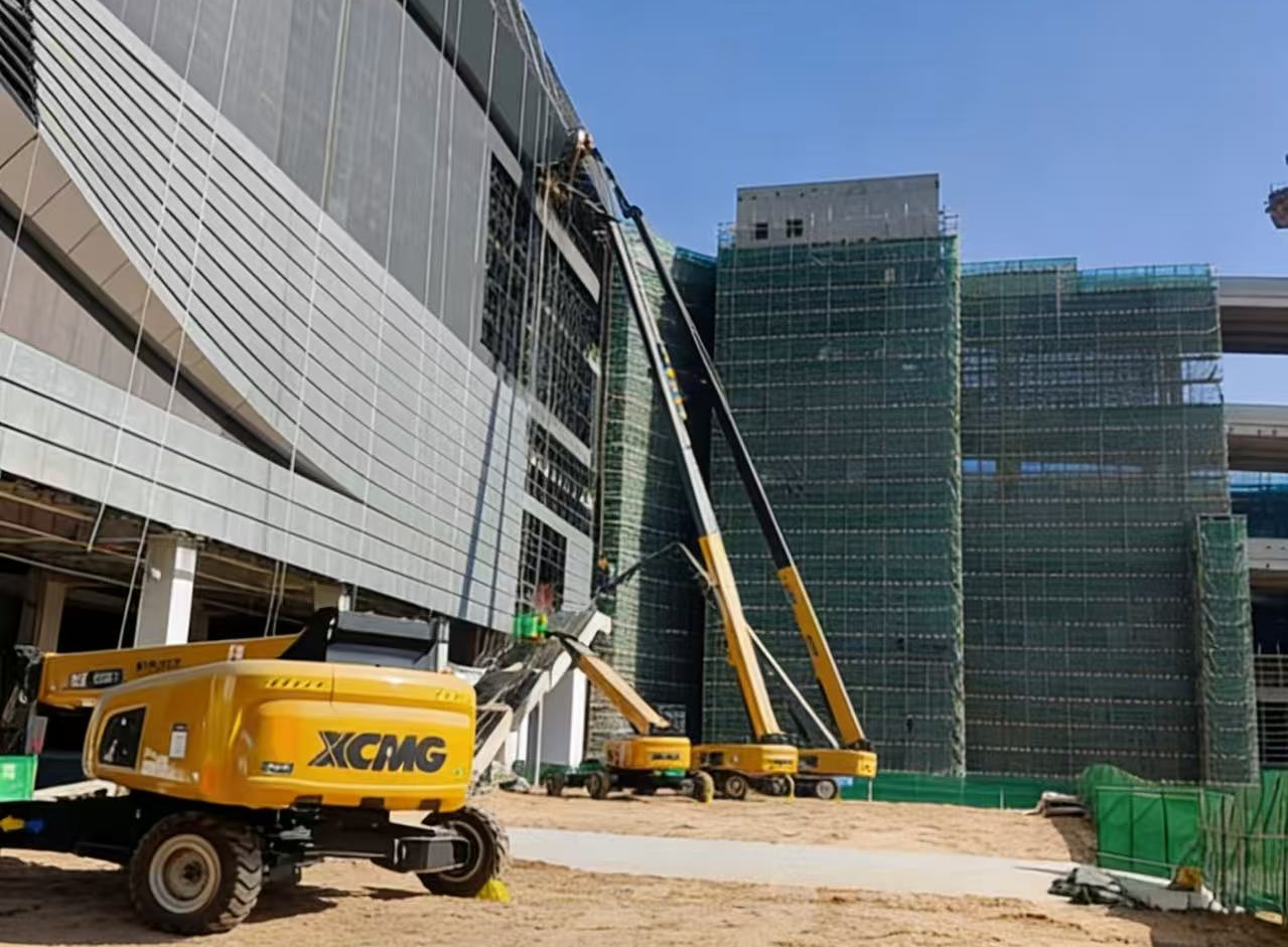 擎天巨臂筑“天空之城”！w88win优德高米数车队助建亚洲最大“公铁海”智慧枢纽