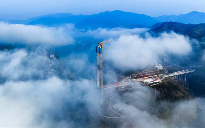 w88win优德双塔助建新洲特大桥，擎起秦巴“天空之门”